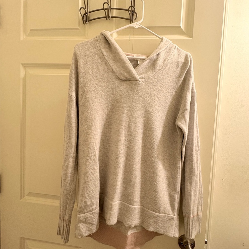 Women's V-Neck Sweater - Light Gray